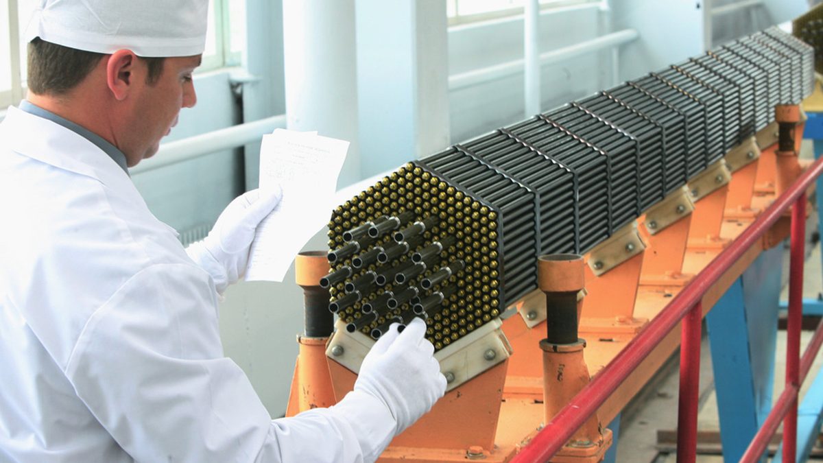 Что такое выгорание топлива и почему сборку нельзя держать в реакторе вечно
