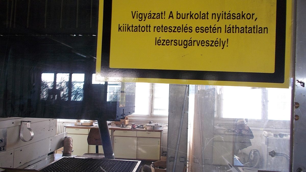 Переезд лаборатории с источниками: какие документы переоформлять и в каком порядке