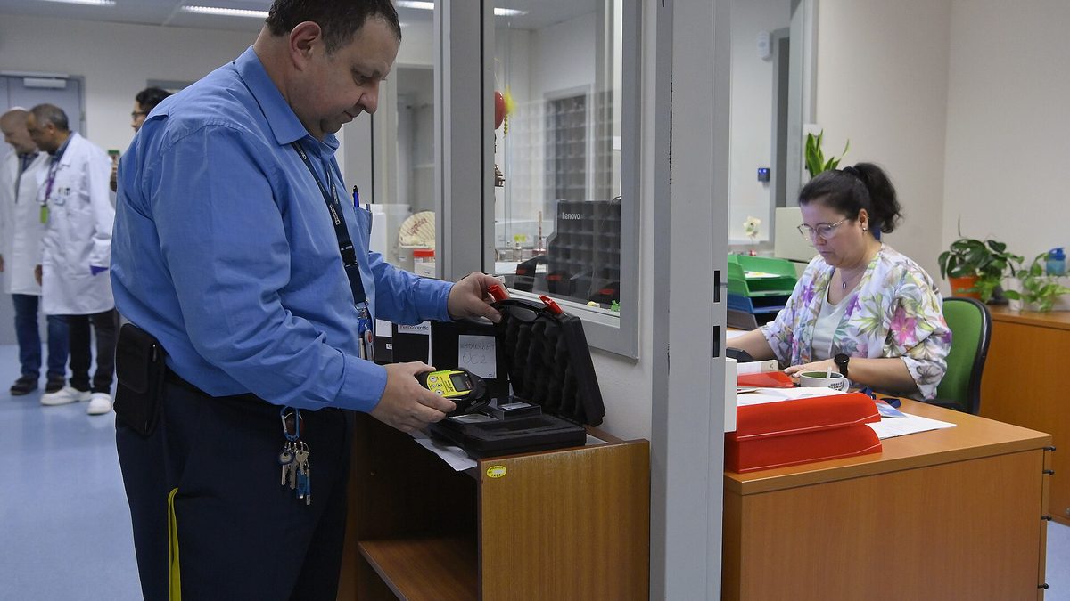 Своя служба радиационной безопасности или аутсорсинг: считаем на цифрах, что дешевле предприятию